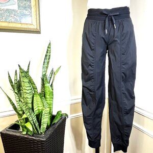 Lululemon Jogger Dance Studio Mid-Rise Full Length Size 6 BLACK Pants